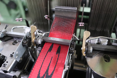 Tear Jacquard KTNFM53-4/66-768 (Sistema de tecelagem de tecido estreito)